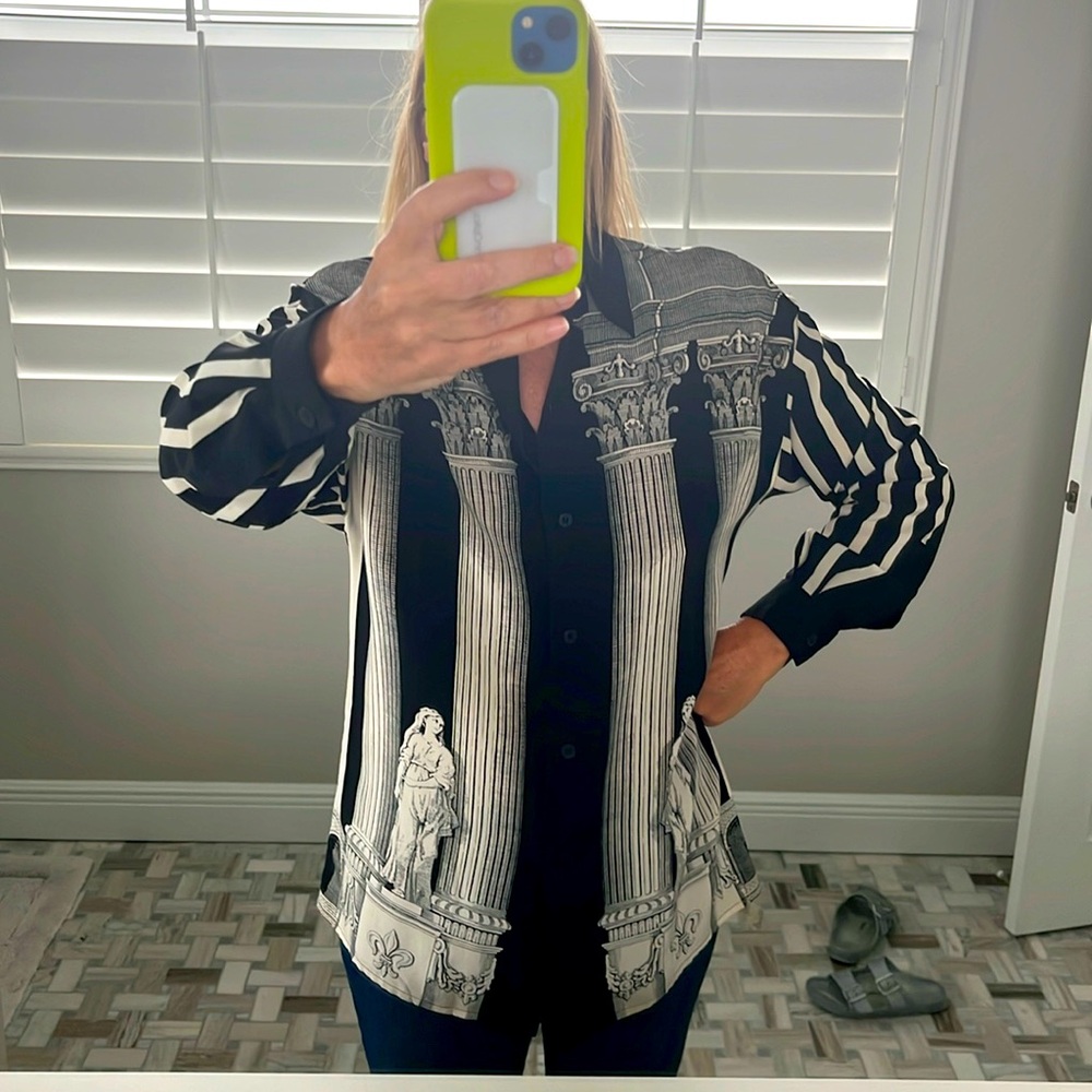 Ellen Tracy silk Roman statue blouse
